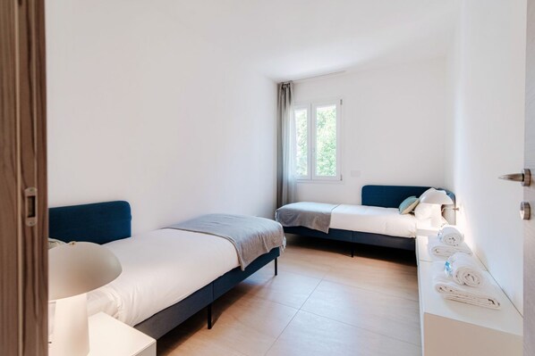 2 室のベッドルーム、アイロン / アイロン台、WiFi、ベッドシーツ