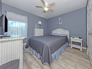 3 bedrooms, iron/ironing board, WiFi, bed sheets