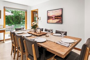 Dining - Central Omaha Pool w/ Spa Oasis + Fire Pit + 3 Living Rooms (Omaha)