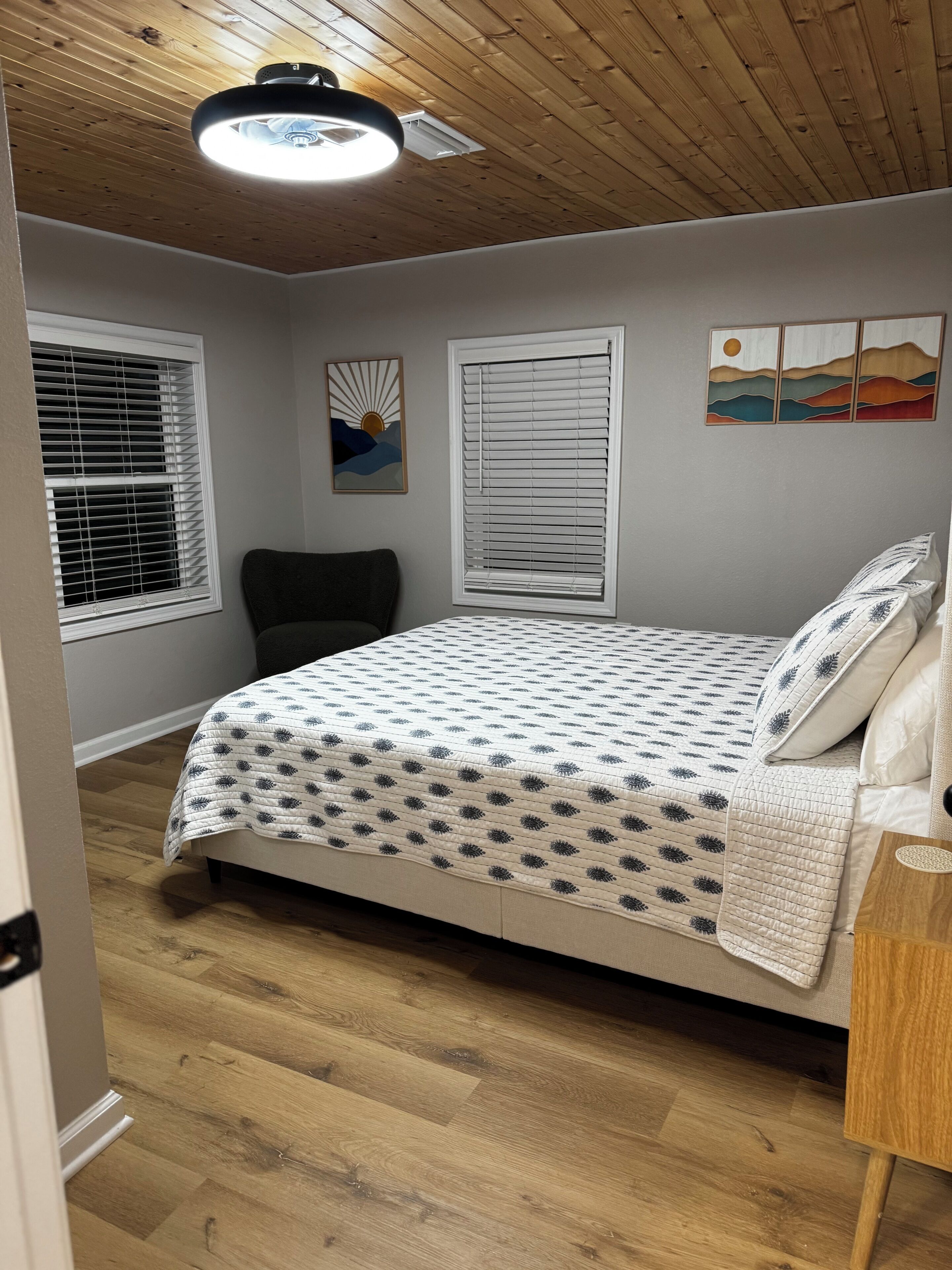 3 bedrooms, iron/ironing board, travel crib, free WiFi
