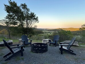 Property grounds - Scenic views, Fire Pit, Cozy
Close to the Buffalo National River
Pet friendly (Marshall)