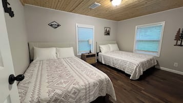 3 habitaciones, tabla de planchar con plancha y cuna de viaje