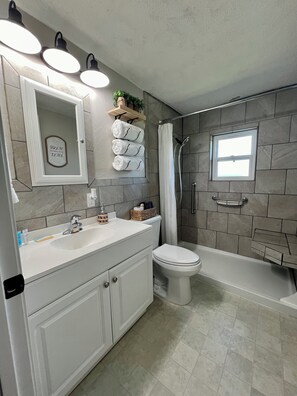 Shower, hair dryer, towels, soap - Scenic views, Fire Pit, Cozy
Close to the Buffalo National River
Pet friendly (Marshall)