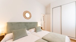 2 室のベッドルーム、アイロン / アイロン台、旅行用ベビーベッド、WiFi (無料)