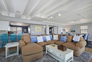 TV, fireplace - Pelican's Landing--Waterfront Home Close To Kemah Boardwalk! (Seabrook)