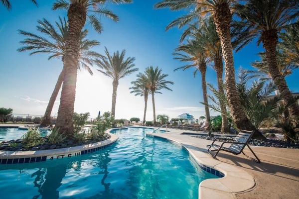 Et oppvarmet basseng