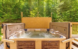 Outdoor spa tub - Mountain Dreams 1430 - Fire pit & hot tub! (Sevierville)