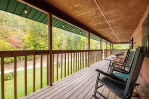 Terrace/patio - Hidden Hollow Lodge - Movie Nights, Game Fun, Fireside Stories & Hot Tub Soaks (Sevierville)