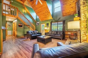 Smart TV, fireplace, video games - Hidden Hollow Lodge - Movie Nights, Game Fun, Fireside Stories & Hot Tub Soaks (Sevierville)