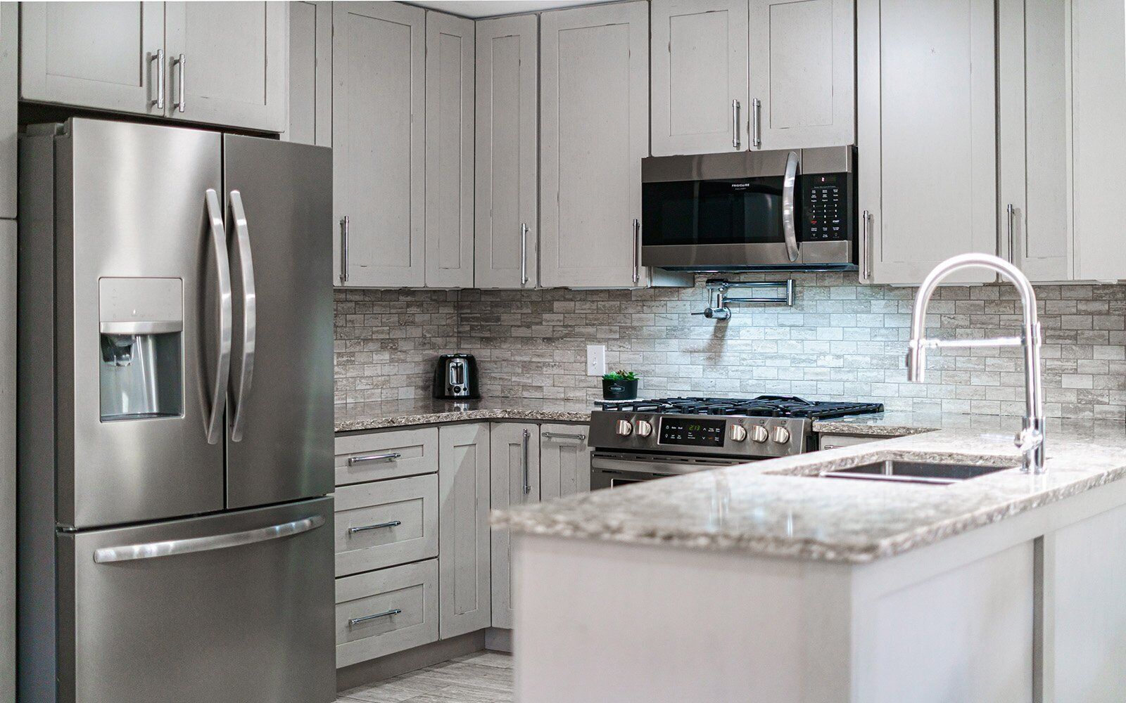 Refrigerador, microondas, horno, placa de cocina