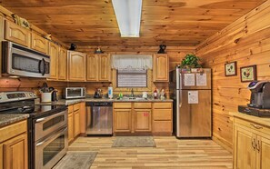 Fridge, microwave, oven, stovetop - Gatlinburg Mountain Heaven Retreat - Views, game room, fire pit, and more! (Gatlinburg)