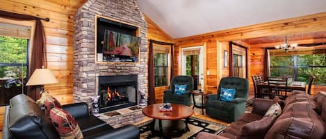 Smart TV, lareira, mesa de pingue-pongue