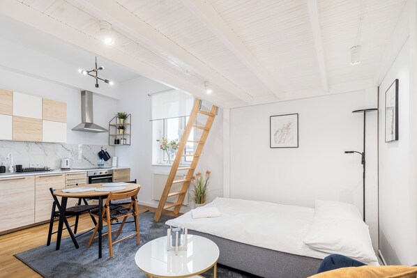 Iron/ironing board, WiFi, bed sheets