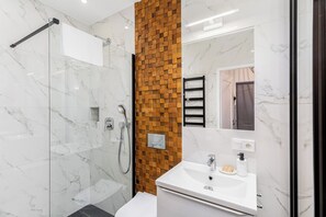 Shower, free toiletries, hair dryer, towels