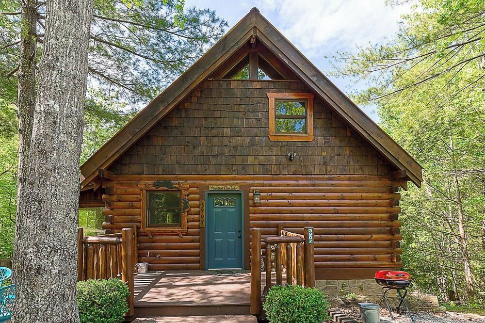 Nestled Inn - Cozy up in comfort with a hot tub and views!