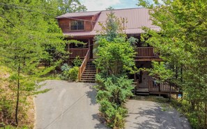 Exterior - Rockytop Hideaway - Mountain views plus a game room! (Townsend)