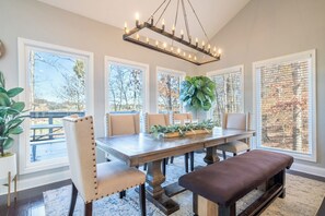 Dining - Tranquility Paradise - Riverside Hot Tub Soaks, Sips by Firelight & Game Nights (Sevierville)