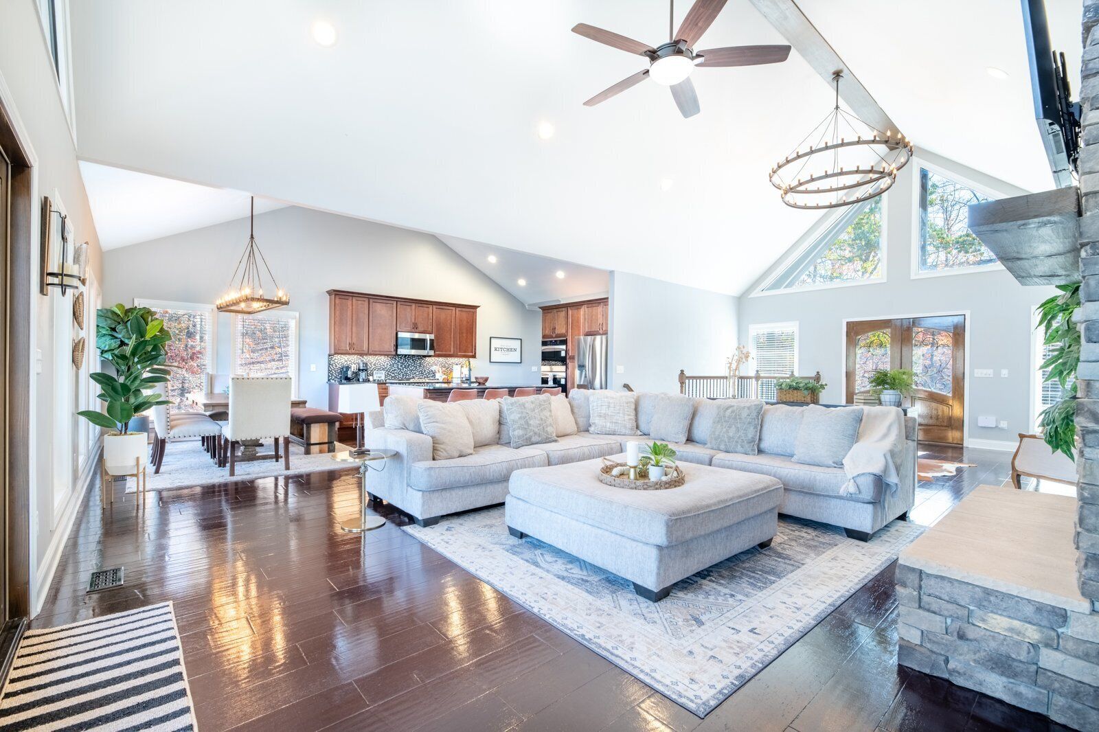 Chimenea, videojuegos, futbolito y tenis de mesa 