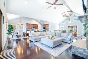 مدفأة، ألعاب فيديو، كرة قدم الطاولة، تنس طاولة