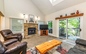 Télévision, cheminée, jeux vidéo