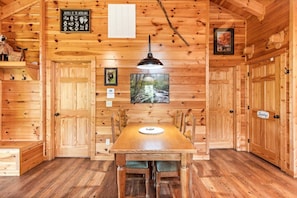 Dining - Life's a Bear - Mountain views, fire pit, and hot tub! (Gatlinburg)