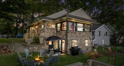 Storybook cottage • Hot Tub • Fireplace • 4 bd 2 bath.