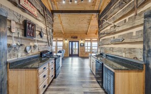 Interior - The Homestead - Mountain views from your hot tub! (Gatlinburg)