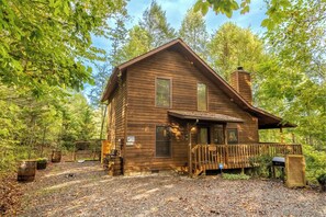 Exterior - Between Here & There - Tree-Studded Hot Tub Soaks, Games & Fireside Movies (Gatlinburg)