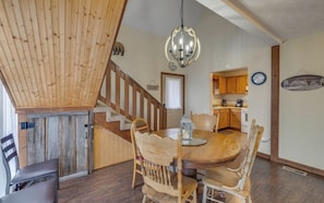 Dining - Grin 'N Bear It - Hot tub, games, and a fireplace! (Sevierville)