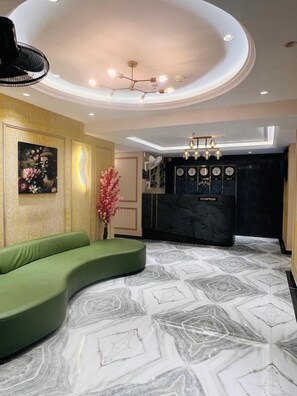 Lobby sitting area - 4 Ever Hotel - Surat (Surat)