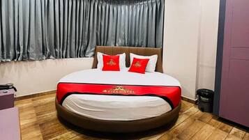 Habitación superior | Sábanas de algodón egipcio, ropa de cama de alta calidad, escritorio