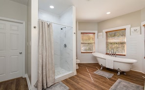 Shower, towels - Shadow Ridge Retreat - Hot tub and game room! (Sevierville)