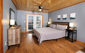 6 bedrooms, free WiFi, bed sheets - The Sunrise House - Stunning private outdoor pool! (Sevierville)