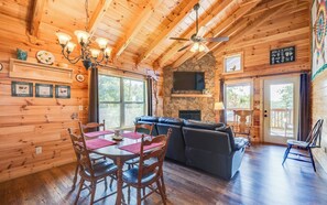 Smart-tv och eldstad