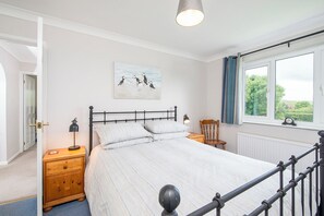 3 habitaciones, tabla de planchar con plancha y internet 