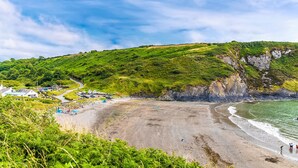 Beach - The Willows Dinas Cross, Holiday Home Dinas, Sleeps 5, 3 bedrooms,  bathrooms (Newport)