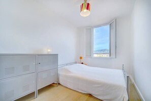 3 bedrooms, iron/ironing board, travel crib, WiFi