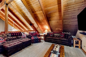 TV, fireplace