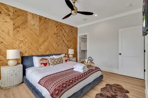 4 bedrooms, iron/ironing board, travel crib, free WiFi