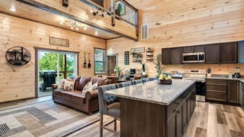 Familiehytte | Eget kjøkken | Kjøleskap, mikrobølgeovn, ovn og kokeplater