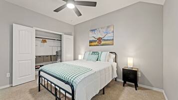 2 chambres, fer et planche à repasser, Wi-Fi gratuit, draps fournis