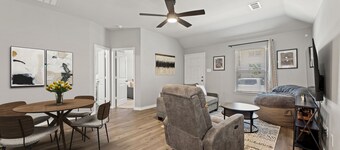 Stylish & Cozy 2BR Fenced Yard-Dog friendly. Near AT&T Stadium World Cup ready!