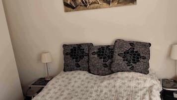 2 sovrum, skrivbord, strykjÀrn/strykbrÀda och wi-fi