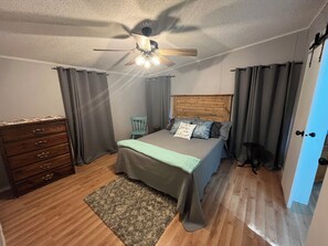 3 chambres, bureau, Wi-Fi gratuit, draps fournis