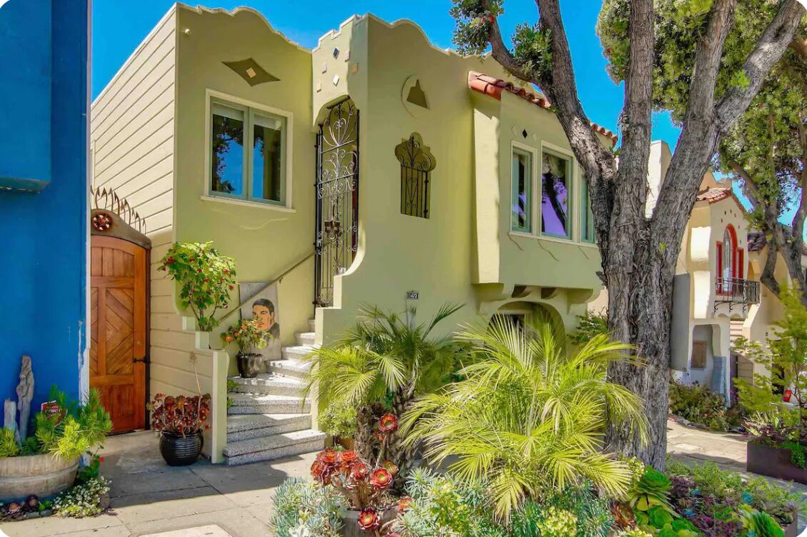Luxurious Art Deco Art Villa and Dream Oasis