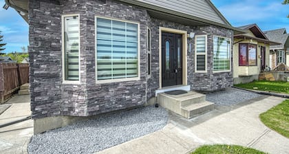 Newly renovated! Perfect location! BBQ! King bed!