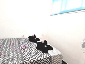 1 habitación, tabla de planchar con plancha, internet y ropa de cama 
