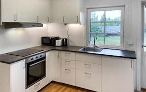 Réfrigérateur, four, plaque de cuisson, cafetiÚre/bouilloire