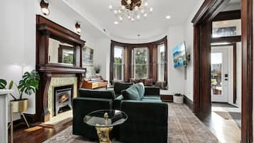 Smart-TV, Kamin, BĂŒcher