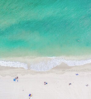 Solsenger og strandhåndklær